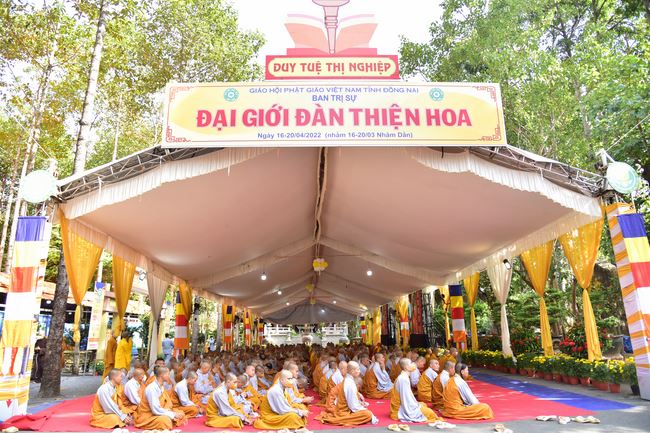 Receiving precepts from Thien Hoa precept's Altar of the Hoang Phap Pagoda’s monks