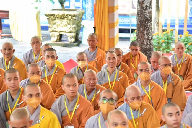 Receiving precepts from Thien Hoa precept's Altar of the Hoang Phap Pagoda’s monks
