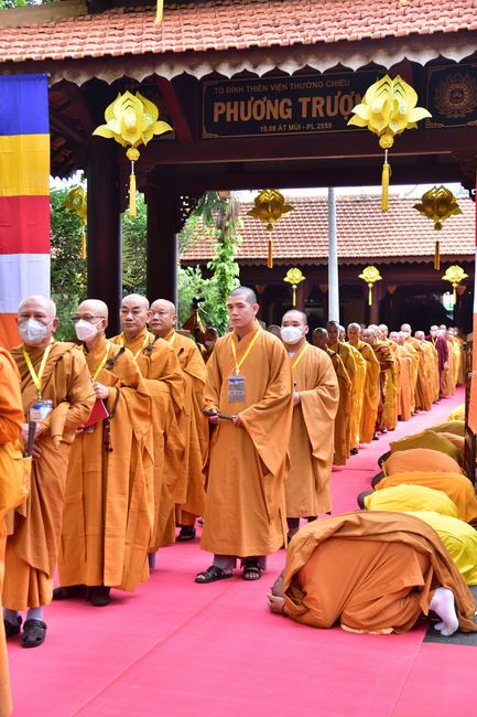 Receiving precepts from Thien Hoa precept's Altar of the Hoang Phap Pagoda’s monks
