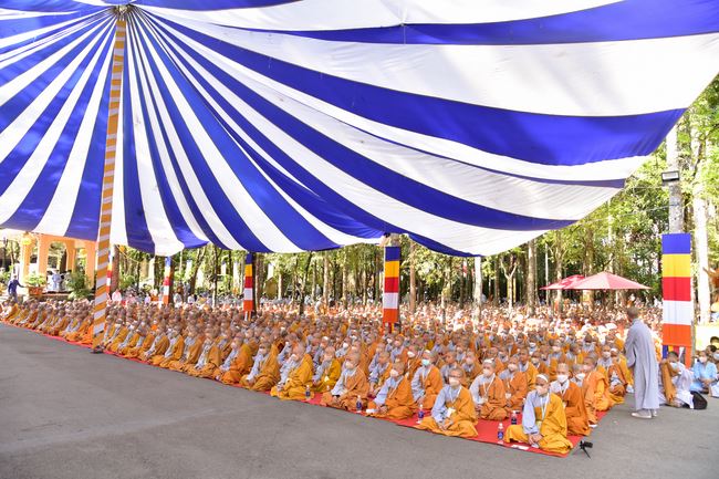 Receiving precepts from Thien Hoa precept's Altar of the Hoang Phap Pagoda’s monks