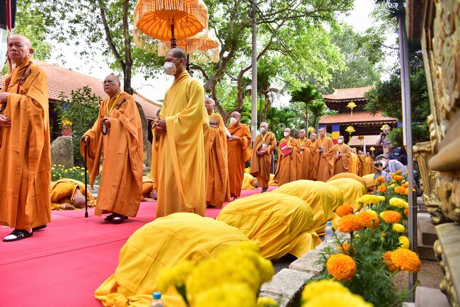 Receiving precepts from Thien Hoa precept's Altar of the Hoang Phap Pagoda’s monks