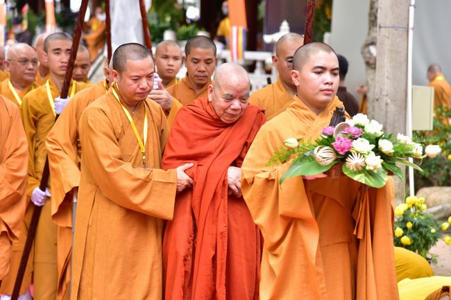 Receiving precepts from Thien Hoa precept's Altar of the Hoang Phap Pagoda’s monks