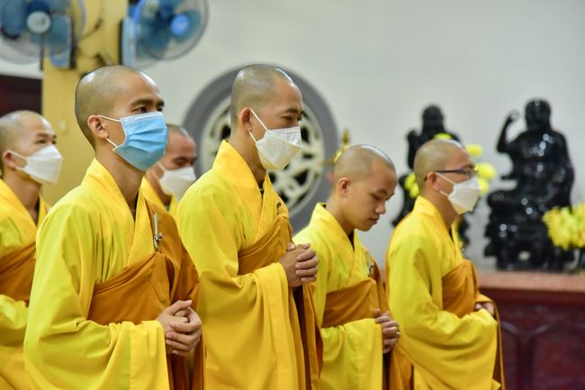 Receiving precepts from Thien Hoa precept's Altar of the Hoang Phap Pagoda’s monks