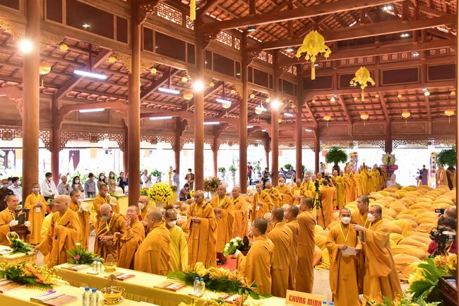 Receiving precepts from Thien Hoa precept's Altar of the Hoang Phap Pagoda’s monks