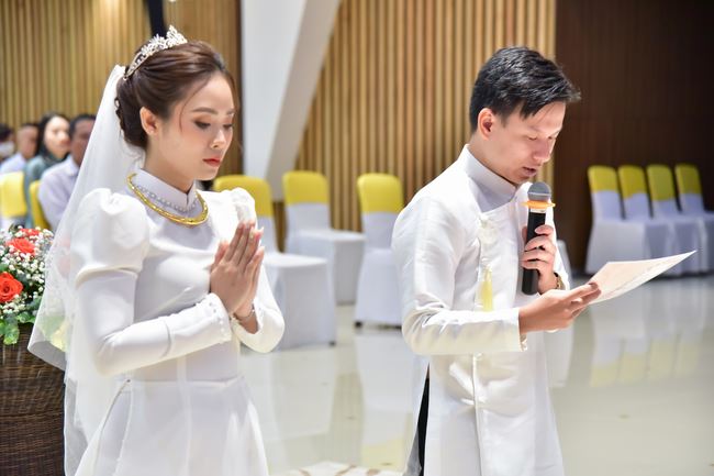Wedding Ceremony at the pagoda