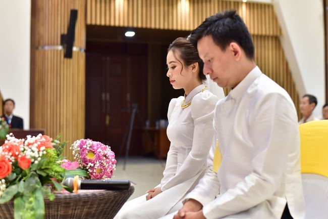 Wedding Ceremony at the pagoda