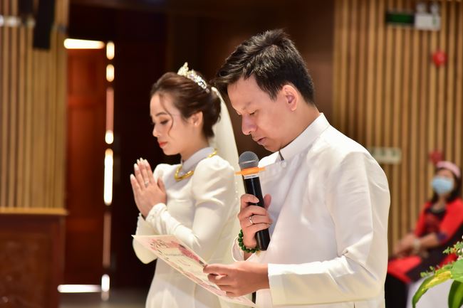 Wedding Ceremony at the pagoda