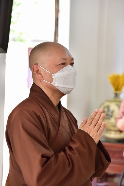Monks and Nuns of Vietnam Buddhist University in Ho Chi Minh City visits Hoang Phap pagoda