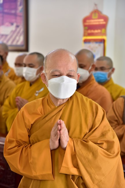 Monks and Nuns of Vietnam Buddhist University in Ho Chi Minh City visits Hoang Phap pagoda