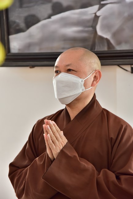 Monks and Nuns of Vietnam Buddhist University in Ho Chi Minh City visits Hoang Phap pagoda