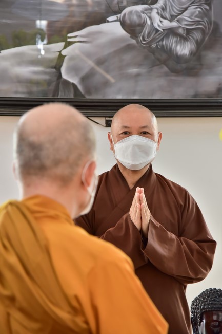 Monks and Nuns of Vietnam Buddhist University in Ho Chi Minh City visits Hoang Phap pagoda