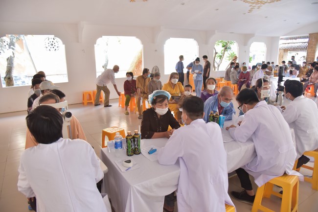 Medical examination, medicine giving and advice on eye health