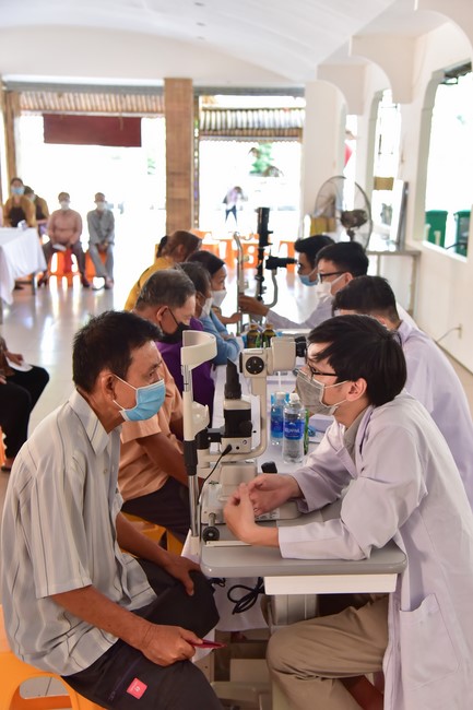 Medical examination, medicine giving and advice on eye health