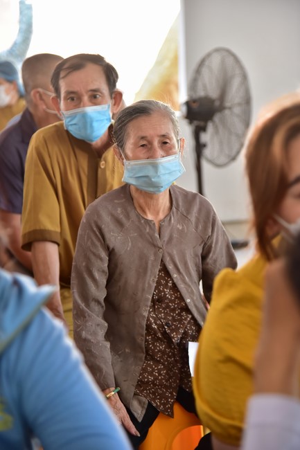 Medical examination, medicine giving and advice on eye health