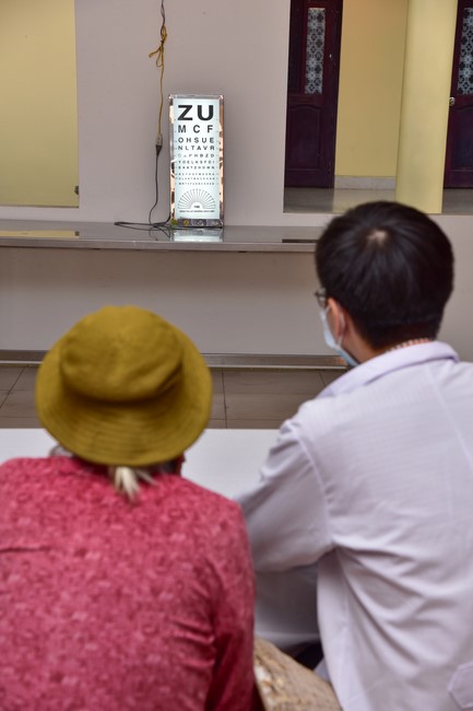 Medical examination, medicine giving and advice on eye health