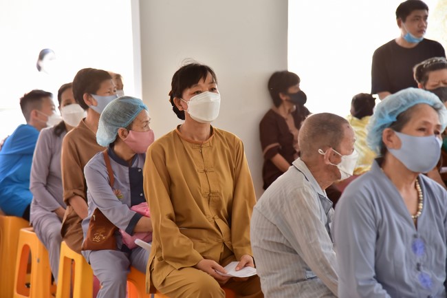 Medical examination, medicine giving and advice on eye health