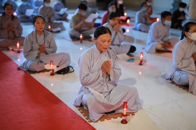 Reciting great compassion Mantra to pray for a peaceful country and happiness people to welcome the Buddha’s Birthday in  2022 at Co Am Pagoda