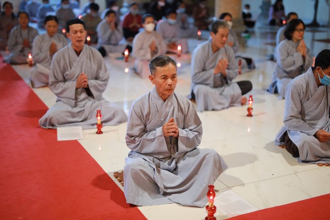 Reciting great compassion Mantra to pray for a peaceful country and happiness people to welcome the Buddha’s Birthday in  2022 at Co Am Pagoda
