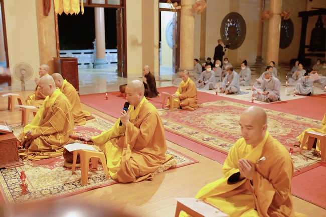 Reciting great compassion Mantra to pray for a peaceful country and happiness people to welcome the Buddha’s Birthday in  2022 at Co Am Pagoda