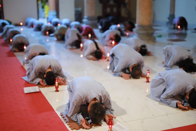 Reciting great compassion Mantra to pray for a peaceful country and happiness people to welcome the Buddha’s Birthday in  2022 at Co Am Pagoda