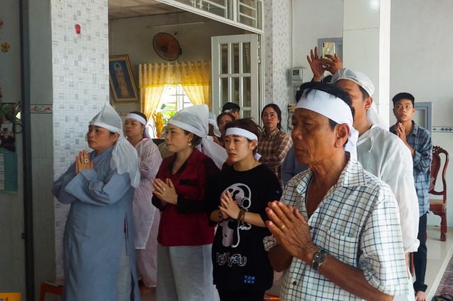 Viếng tang lễ Phật tử Liên Lan