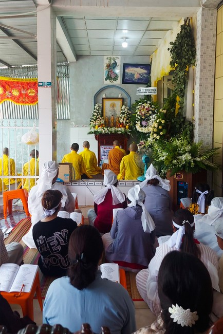 Viếng tang lễ Phật tử Liên Lan