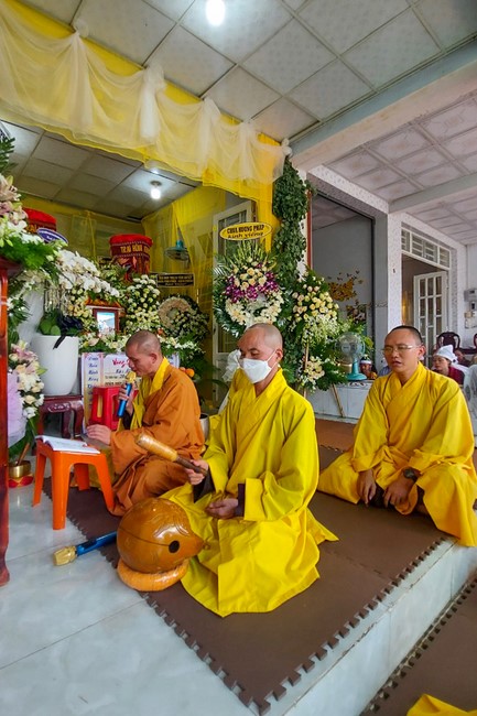 Viếng tang lễ Phật tử Liên Lan