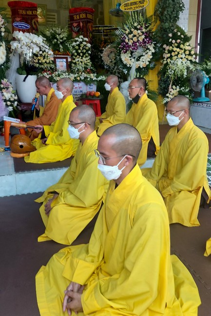 Viếng tang lễ Phật tử Liên Lan