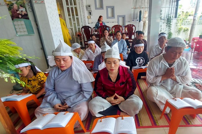 Viếng tang lễ Phật tử Liên Lan