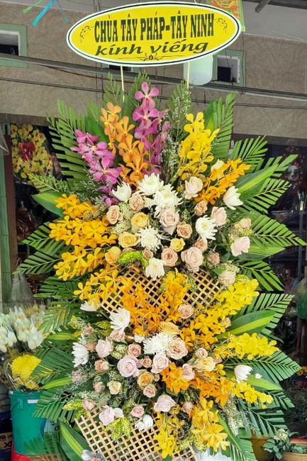 Viếng tang lễ Phật tử Liên Lan