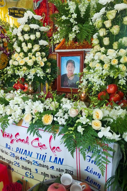 Viếng tang lễ Phật tử Liên Lan