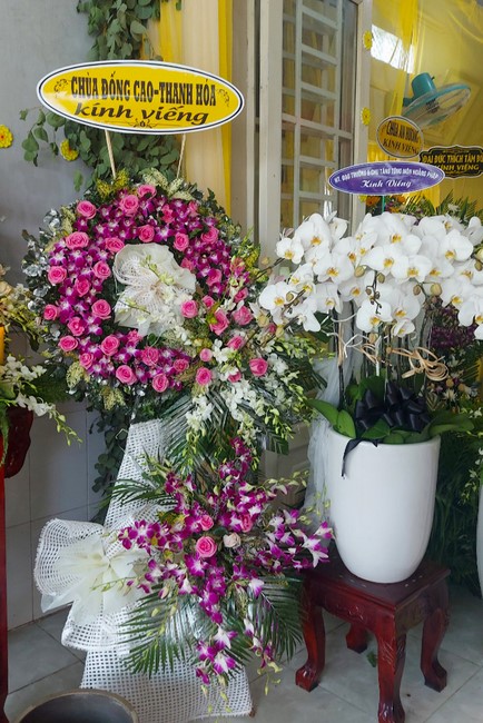 Viếng tang lễ Phật tử Liên Lan