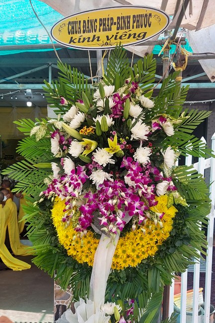 Viếng tang lễ Phật tử Liên Lan