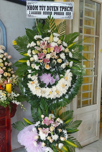 Viếng tang lễ Phật tử Liên Lan