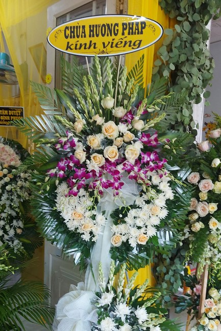 Viếng tang lễ Phật tử Liên Lan