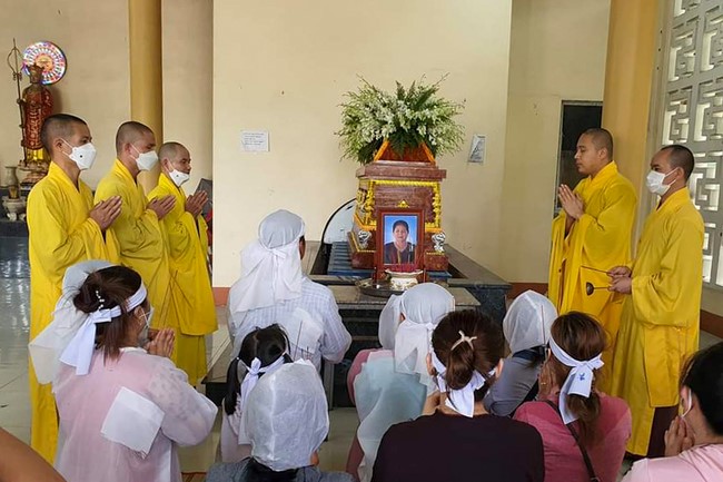 Viếng tang lễ Phật tử Liên Lan