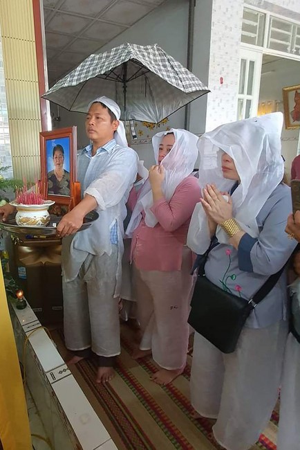 Viếng tang lễ Phật tử Liên Lan