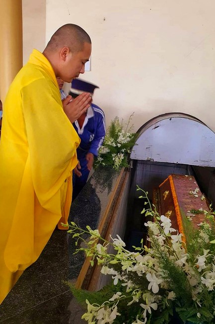 Viếng tang lễ Phật tử Liên Lan