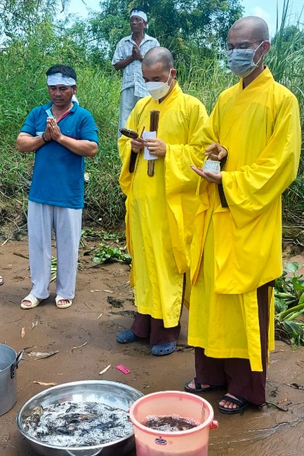 Viếng tang lễ Phật tử Liên Lan
