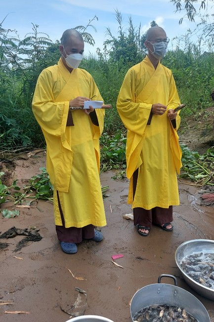 Viếng tang lễ Phật tử Liên Lan