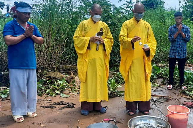 Viếng tang lễ Phật tử Liên Lan