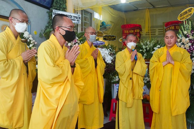 Viếng tang lễ Phật tử Liên Lan