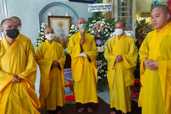 Viếng tang lễ Phật tử Liên Lan