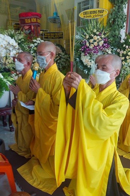 Viếng tang lễ Phật tử Liên Lan