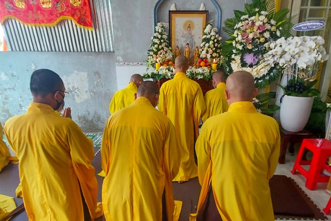 Viếng tang lễ Phật tử Liên Lan