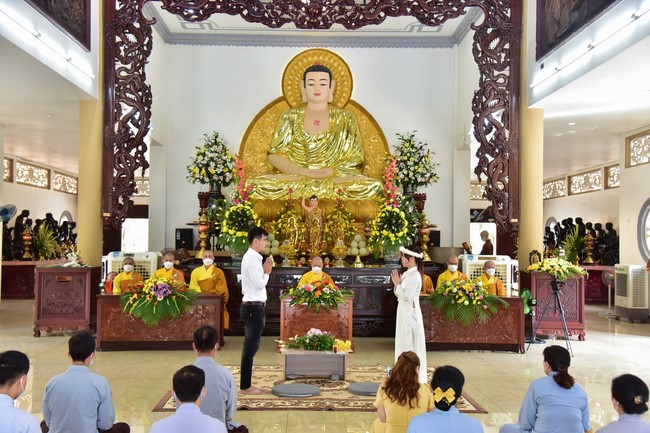 Wedding Ceremony at the pagoda