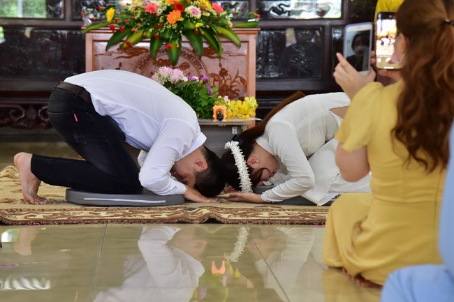 Wedding Ceremony at the pagoda