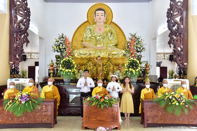 Wedding Ceremony at the pagoda