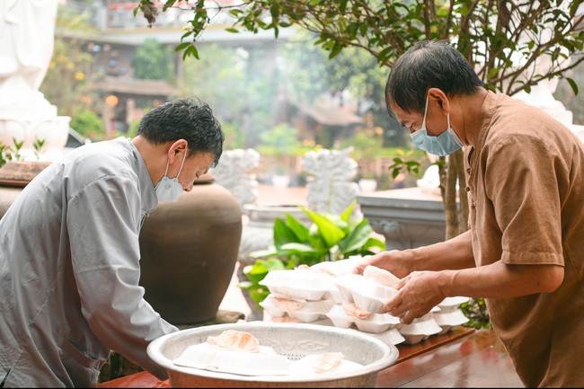 One-Day peaceful Retreat and thanks to Avalokitesvara at Hoa Phuc Pagoda