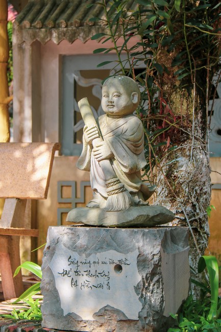 One-Day peaceful Retreat and thanks to Avalokitesvara at Hoa Phuc Pagoda